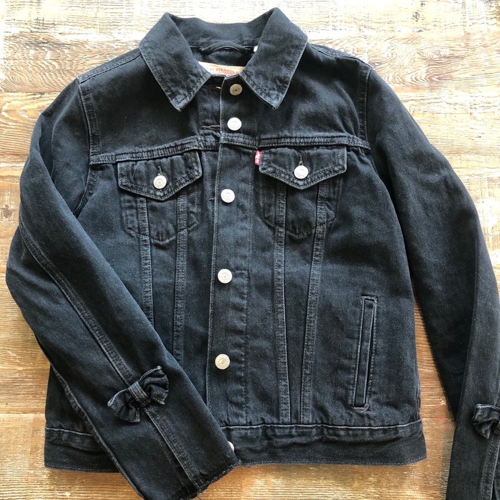 New w/out tags Levi’s Denim Jacket- Black